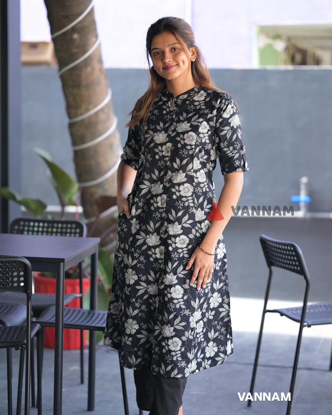 Co-Ord set in Aline pattern with one side pocket paired with Ankle length pant