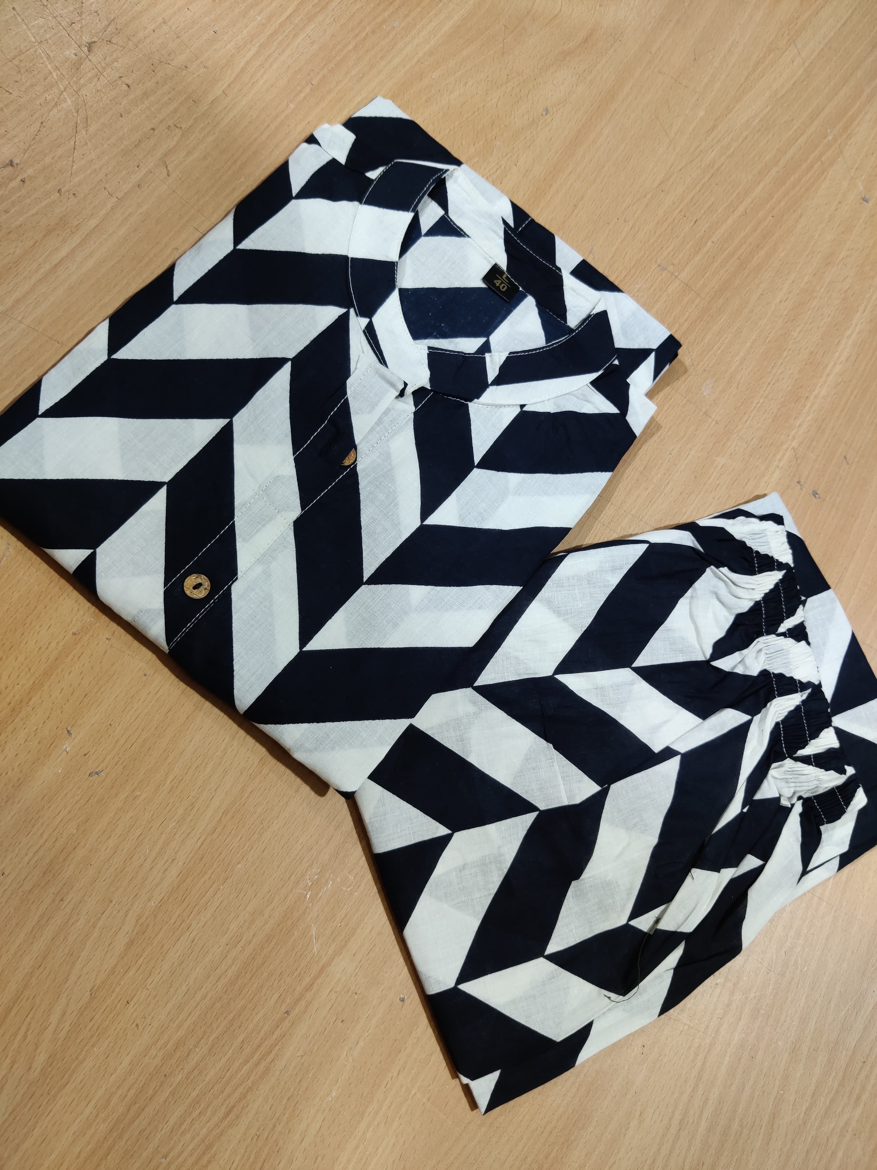 Co-Ord set in Aline pattern with one side pocket paired with Ankle length pant