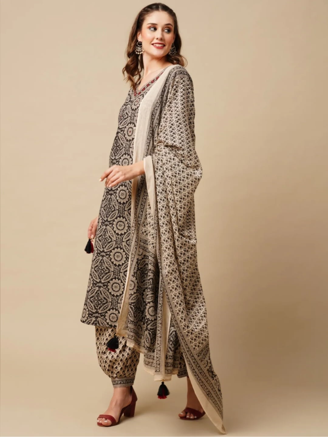 Black Women's Floral Printed Regular Pure Cotton Kurta with Trousers & With Dupatta