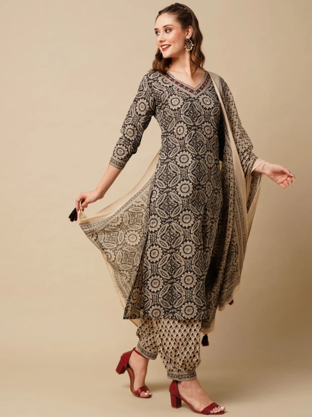 Black Women's Floral Printed Regular Pure Cotton Kurta with Trousers & With Dupatta